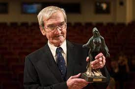 Mặc dù vệ tinh cảnh báo sớm của Liên Xô với tầm hoạt động trên khắp đất Mỹ báo về một vụ phóng tên lửa nhưng ông Petrov cho rằng chúng không đáng tin cậy bằng radar. Bởi lẽ, hệ thống radar mặt đất của Liên Xô không xác nhận có vụ phóng tên lửa nào. Do vậy, sĩ quan Petrov tin vào phán đoán của mình nên báo cáo chỉ huy trực tiếp của mình đó là báo động giả, hệ thống vệ tinh đã cung cấp thông tin sai sự thật.