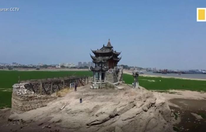 Đây là lần đầu tiên sau 71 năm, Lạc Tinh Đôn không bị nước hồ nhấn chìm.