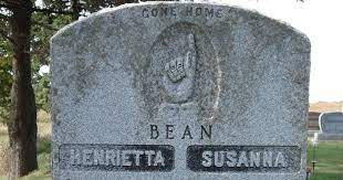 Năm 1947, khoảng 80 năm sau khi hai người vợ của bác sĩ Samuel được chôn cất, người trông nom nghĩa trang John L Hammond tuyên bố giải mã thành công mật mã bí ẩn trên.