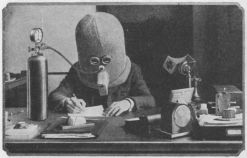 "The Isolator" (tạm dịch là "mũ cô lập") là một sáng chế "lạ" nổi tiếng thế kỷ 20. Nhà phát minh nổi tiếng Hugo Gernsback đã tạo ra chiếc mũ đặc biệt này để giúp con người không bị mất tập trung bởi những âm thanh và các việc xảy ra xung quanh. Thiết kế của mũ chỉ cho phép người đội nhìn qua 2 lỗ nhỏ, đủ để nhìn các giấy tờ đặt trên bàn.