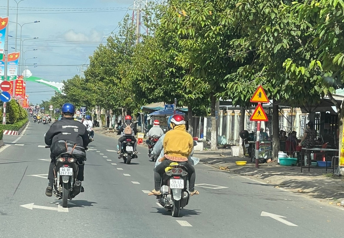 Chieu toi ngay cuoi cung cua ky nghi, nguoi dan do ve TP Ho Chi Minh-Hinh-4