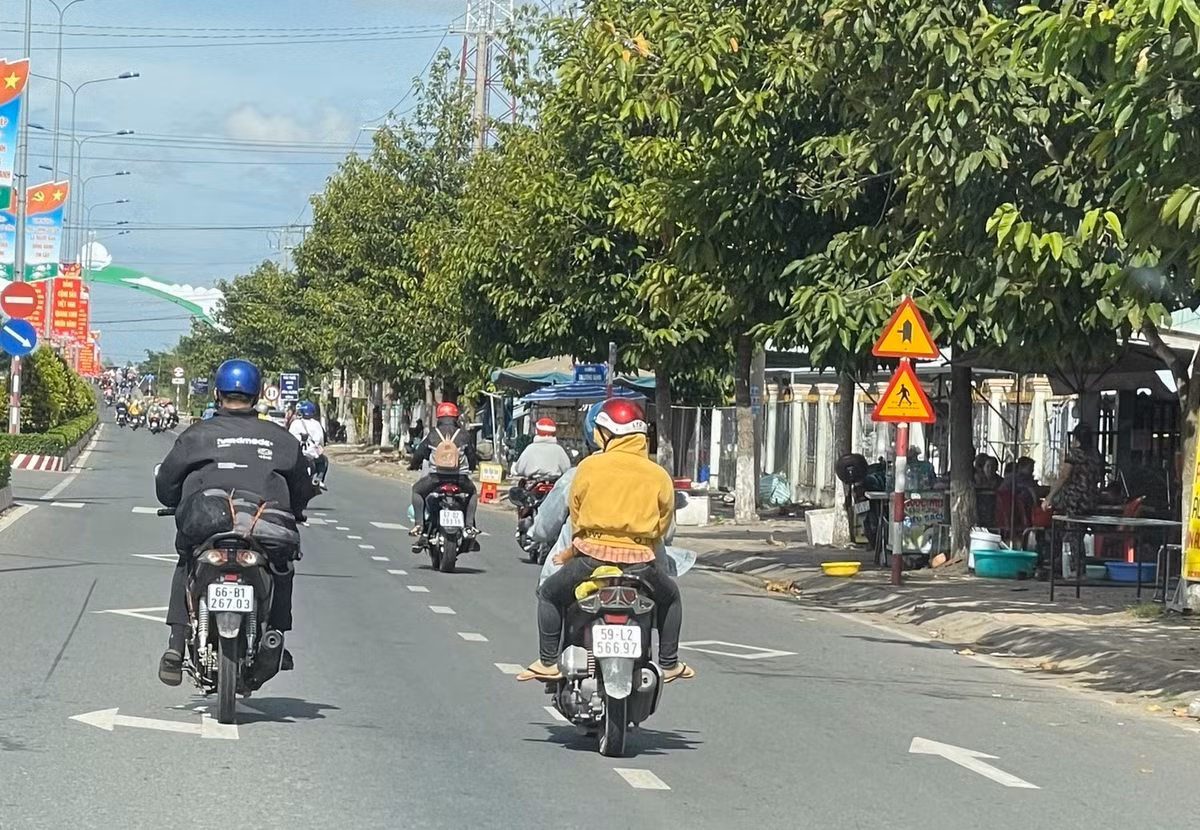 Chieu toi ngay cuoi cung cua ky nghi, nguoi dan do ve TP Ho Chi Minh-Hinh-4