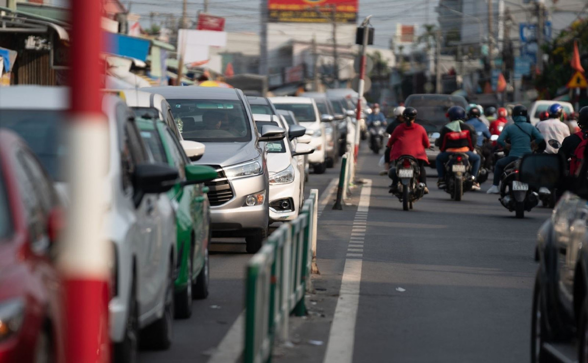 Chieu toi ngay cuoi cung cua ky nghi, nguoi dan do ve TP Ho Chi Minh-Hinh-9
