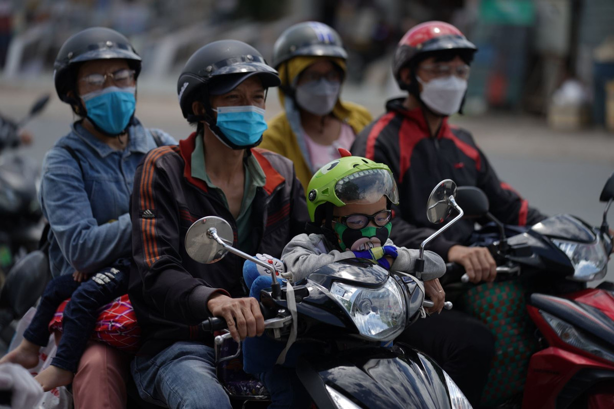 Chieu toi ngay cuoi cung cua ky nghi, nguoi dan do ve TP Ho Chi Minh-Hinh-6