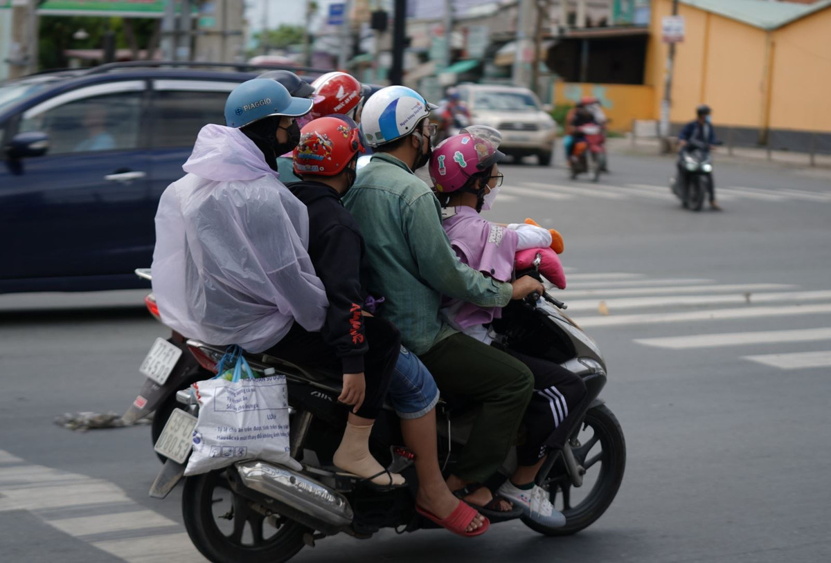 Chieu toi ngay cuoi cung cua ky nghi, nguoi dan do ve TP Ho Chi Minh-Hinh-2