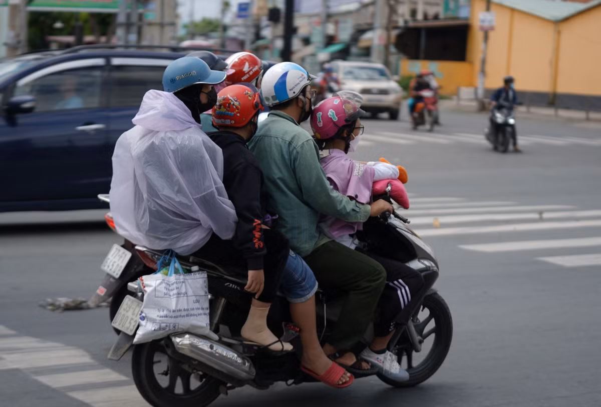 Chieu toi ngay cuoi cung cua ky nghi, nguoi dan do ve TP Ho Chi Minh-Hinh-2