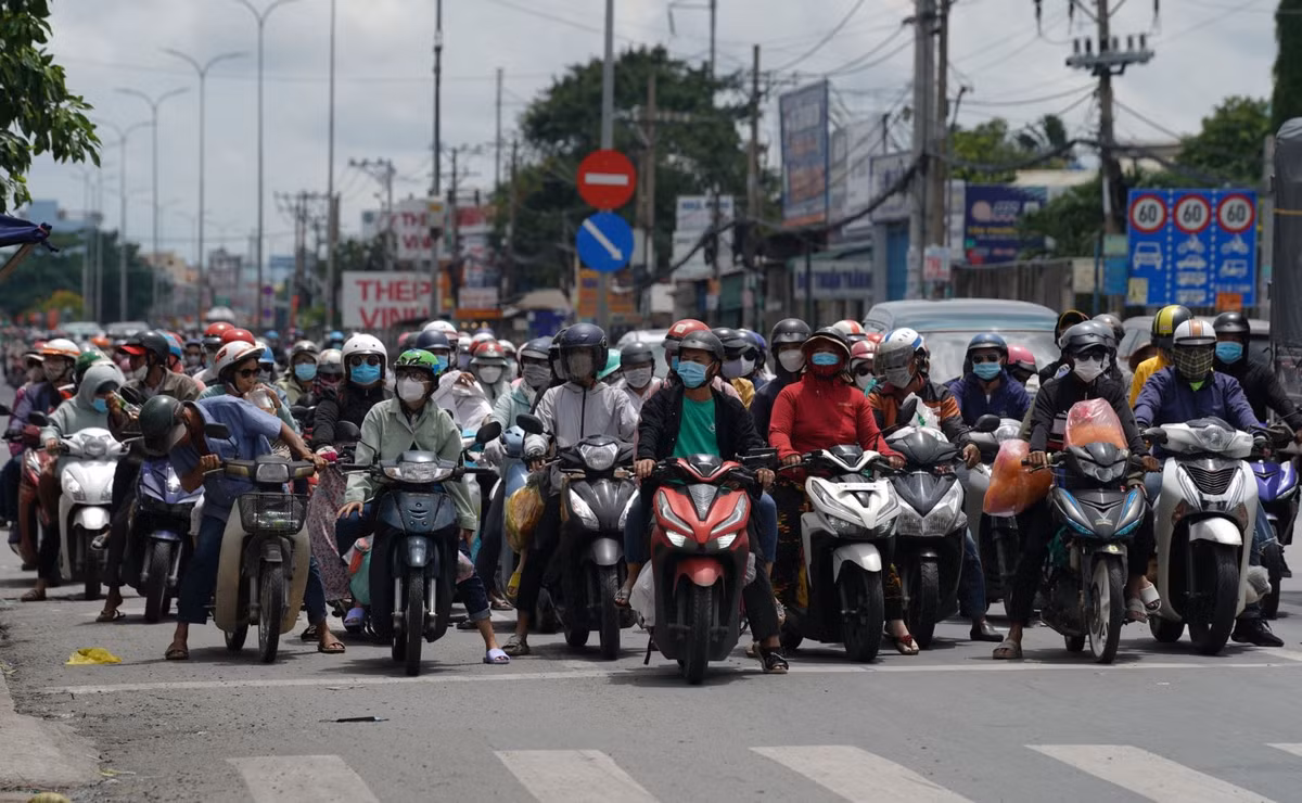 Chieu toi ngay cuoi cung cua ky nghi, nguoi dan do ve TP Ho Chi Minh-Hinh-11
