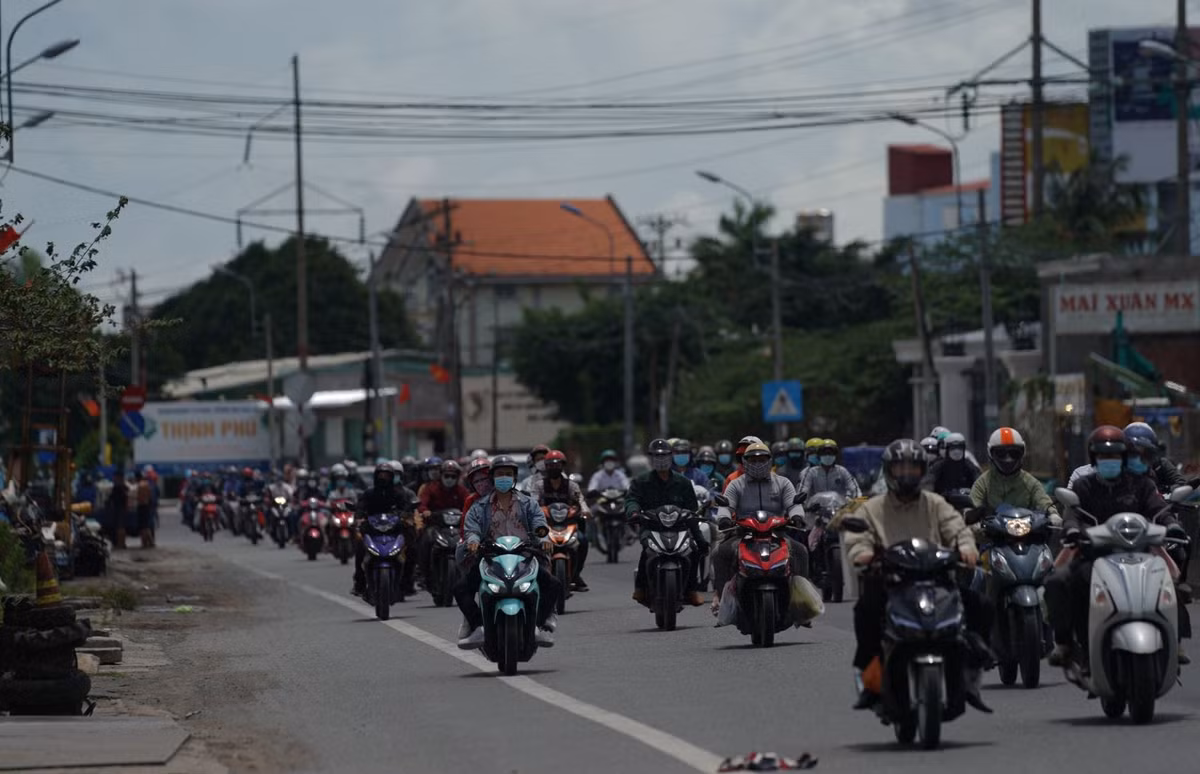 Chieu toi ngay cuoi cung cua ky nghi, nguoi dan do ve TP Ho Chi Minh-Hinh-10