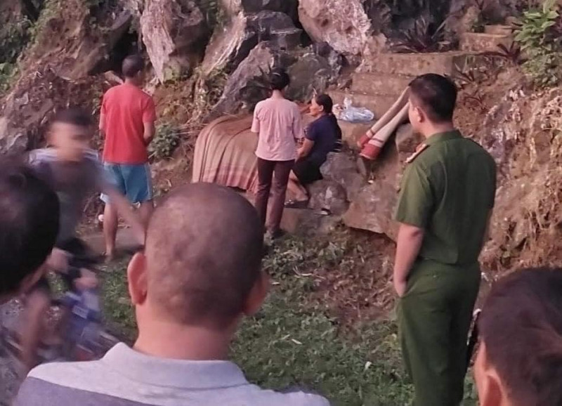 Xac dinh nguyen nhan nam thanh nien tu vong duoi hang nui Hoa Binh