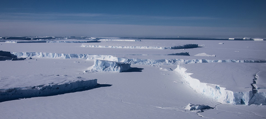 Nghiên cứu cũng cho thấy sông băng Thwaites có thể sẽ trải qua một đợt rút đi nhanh trong tương lai gần, nhất là khi nó rút qua một sườn núi dưới đáy biển vốn đang giúp neo giữ đáy sông băng.