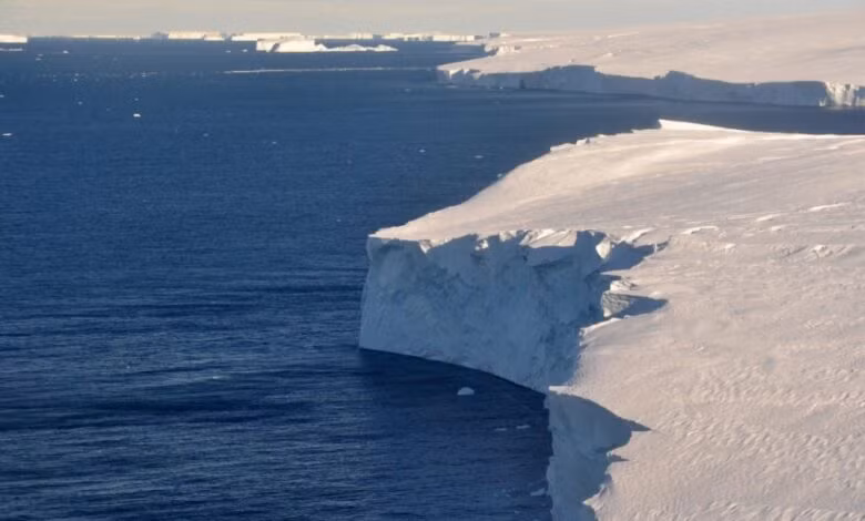 Robert Larter, nhà địa vật lý biển và là đồng tác giả của nghiên cứu từ British Antarctic Survey đưa ra nhận định rằng, trong tương lai, sông băng Thwaites sẽ trải qua sự thay đổi lớn trong thời gian ngắn, thậm chí tính bằng năm, một khi sông băng này rút qua sườn núi.