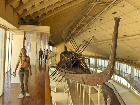 Thuyền năng lượng mặt trời còn nguyên vẹn của pharaoh Khufu có chiều dài 42m và nặng 20 tấn. Theo đó, cổ vật này là "hiện vật hữu cơ lớn nhất và lâu đời nhất làm bằng gỗ trong lịch sử nhân loại".