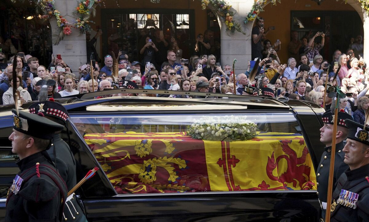 Cho đến những năm 1990, quan tài vẫn được cất giữ ở công ty tang lễ JH Kenyon ở London. Công ty này đã lo tang lễ cho Vua George VI năm 1952 và Thủ tướng Winston Churchill năm 1965.