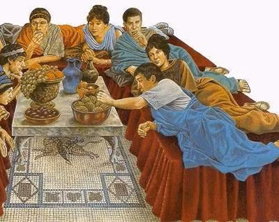 Thay vì ngồi ăn trên bàn, người La Mã thời cổ đại thích nằm dài trên ghế và dùng tay để ăn. Họ thỉnh thoảng dùng thìa.