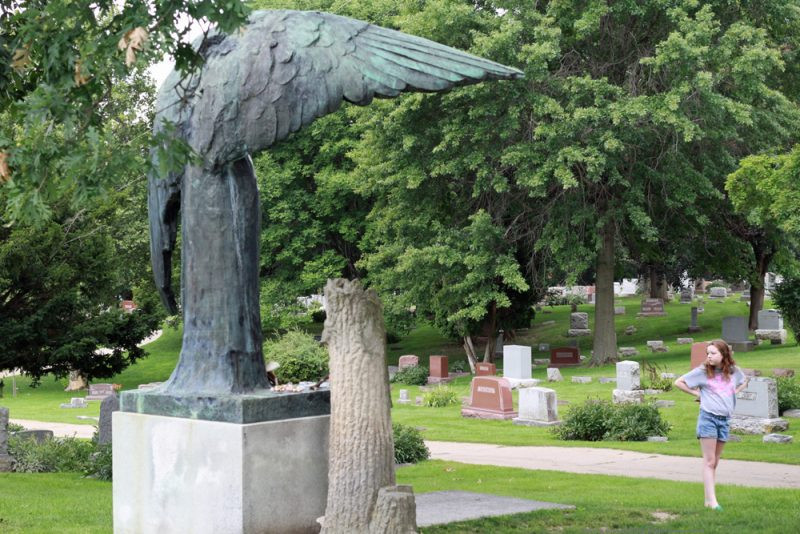 Tuy nhiên, việc bức tượng thiên thần đen có thực sự gây ra cái chết cho người nào chạm vào có thật hay không đến nay vẫn chưa được giới khoa học xác thực.