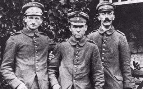 Vì vậy, Hitler được đưa tới một bệnh viện của quân đội Đức gần đó để điều trị. Sau một thời gian, Hitler phục hồi và tiếp tục chiến đấu.