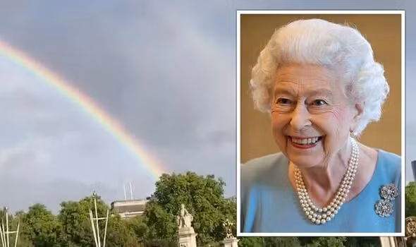 Tại Westminster, một cầu vồng đôi hiện lên phía sau Tháp Elizabeth, được đặt theo tên Nữ hoàng vào năm 2012 để đánh dấu Đại lễ Kim cương kỷ niệm 60 năm trị vì của bà.