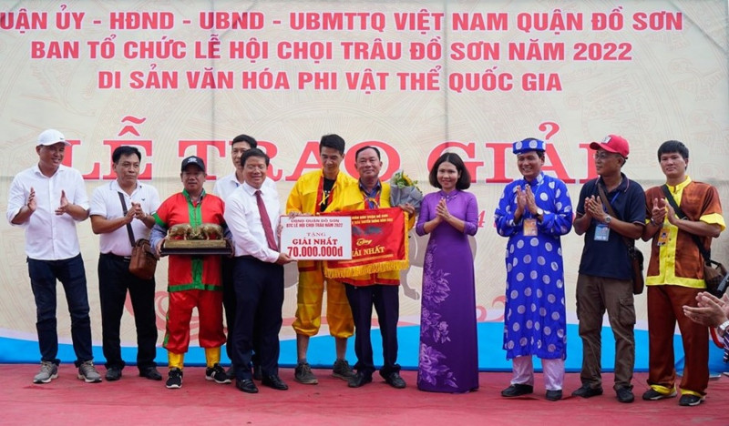 Trau noi bi choi “vang”, trau mua tu Campuchia len ngoi vo dich-Hinh-4