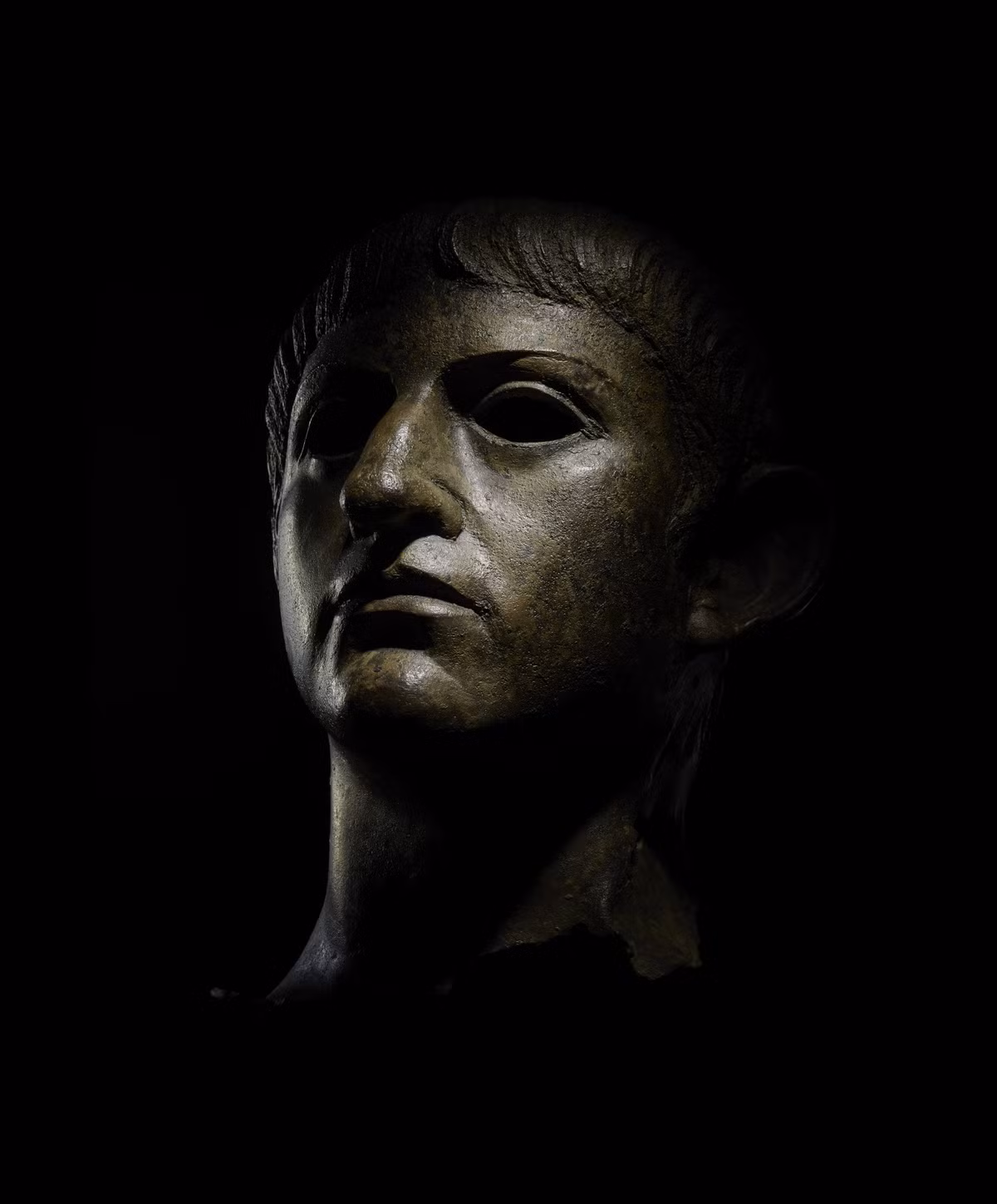 Sau khi nhận được tin về vụ cháy xảy ra ở Rome, hoàng đế Nero đã đưa ra một số giải pháp nhằm khắc phục tình hình, giúp dân chúng sớm ổn định lại cuộc sống như trích tiền như ngân khố để xây dựng lại nhà cửa, đường xá...