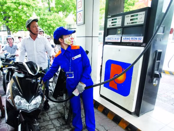 Khoc rong vi lo, doanh nghiep ban le to du goc khuat cua nganh xang dau