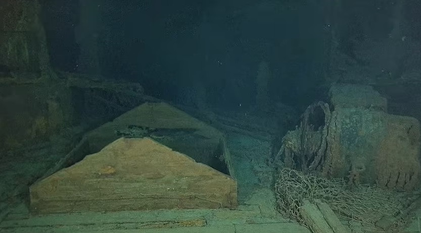 Trước tình hình này, OceanGate công bố tour du lịch ngắm xác tàu Titanic để du khách có thể ngắm nhìn con tàu này trước khi nó biến mất hoàn toàn.