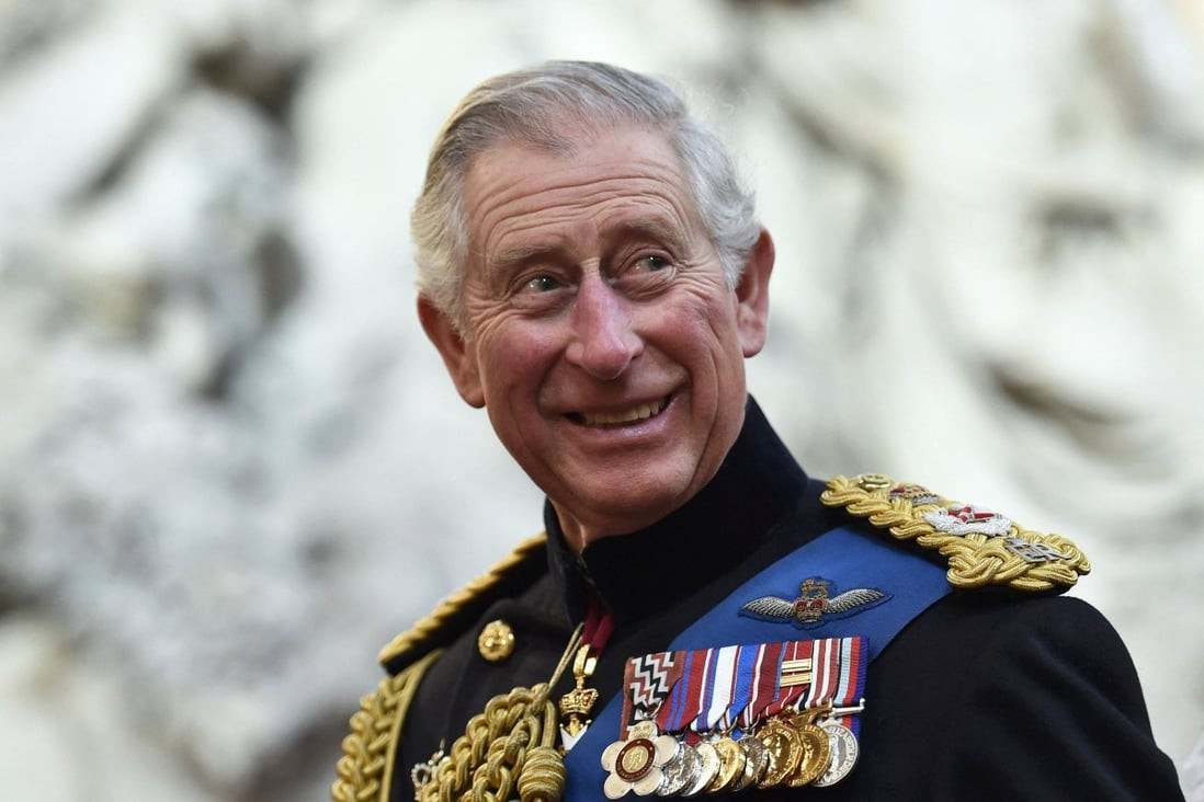 Lễ đăng quang của Vua Charles III sẽ không được tổ chức ngay. Nguyên do là bởi nước Anh đang trong khoảng thời gian đau buồn vì sự ra đi của Nữ hoàng Elizabeth II cũng như quá trình chuẩn bị lễ đăng quang cần nhiều tháng để hoàn tất.