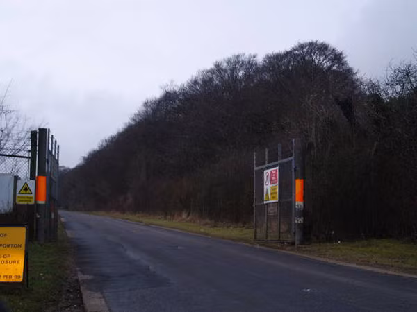 Porton Down - Phòng thí nghiệm Công nghệ và Khoa học Quốc phòng ở Wiltshire, Vương quốc Anh được cho là nơi cất giấu những bí mật kể từ thời Chiến tranh Lạnh.