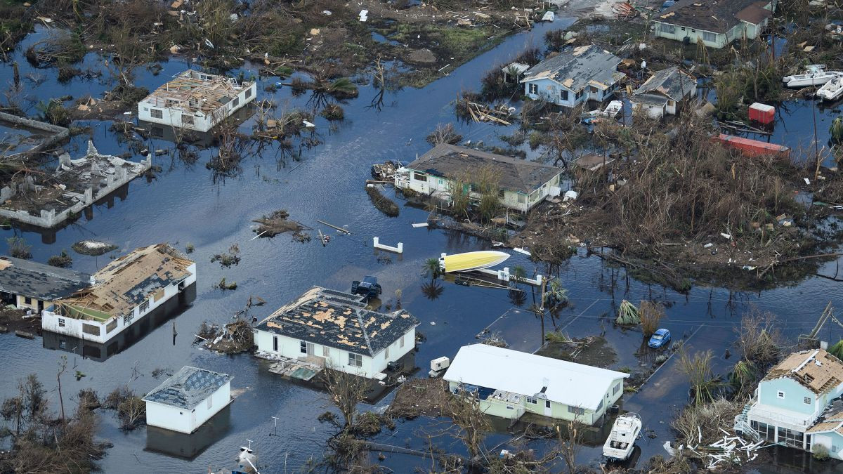 Từ ngày 1/1/2000, các cơn bão ở lòng chảo Tây Bắc Thái Bình Dương (khu vực mà Việt Nam nằm trong) được đặt theo một danh sách các tên mới lạ. Những tên mới bổ sung bao gồm các tên châu Á, được lấy từ các nước và vùng lãnh thổ là thành viên của WMO trong khu vực. Mỗi trong số 14 thành viên cung cấp 10 cái tên, tạo thành danh sách 140 tên bão.