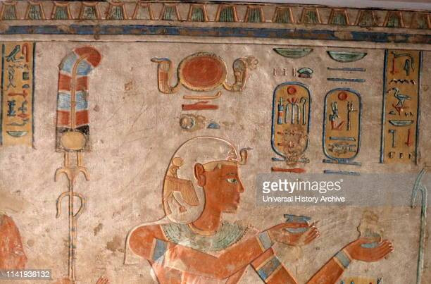 Trong nhiều tài liệu cổ xưa, hoàng tử Khaemweset được ca ngợi là học giả thông thái, luôn tận tâm với công việc nghiên cứu các di tích, tài liệu cổ của Ai Cập.