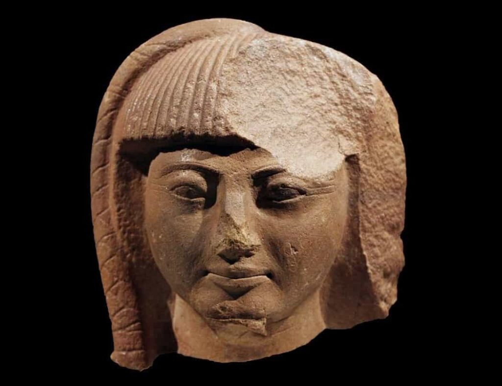 Hoàng tử Khaemweset từng được vua cha chỉ định làm người kế vị ngai vàng. Tuy nhiên, hoàng tử Khaemweset không có cơ hội đăng cơ lên ngôi báu do qua đời trước pharaoh Ramses II vài năm. Theo đó, em trai của Khaemweset là Merenptah kế thừa ngai vàng, đăng cơ lên ngôi tân vương của Ai Cập.