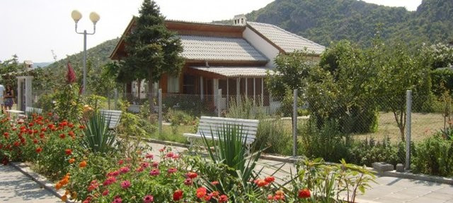 Từ năm 1970 cho đến khi qua đời vào năm 1996, nhà tiên tri Vanga sống trong ngôi nhà nhỏ ở làng Rupite, phía Đông Nam tỉnh Blagoevgrad, Bulgaria. Chính tại ngôi nhà này, bà đã đưa ra nhiều dự đoán về tương lai của nhân loại cho đến năm 3797.