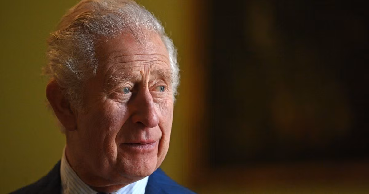 Vua Charles III tham dự lễ đăng quang của mẹ - Nữ hoàng Elizabeth II tại Tu viện Westminster vào ngày 2/6/1953. Khi ấy, ông 4 tuổi. Từ năm 1952 - 2022, thái tử Charles đứng đầu trong danh sách người kế vị ngai vàng tương lai. Do đó, ông trở thành người người thừa kế ngai vàng lâu nhất trong lịch sử: 70 năm.