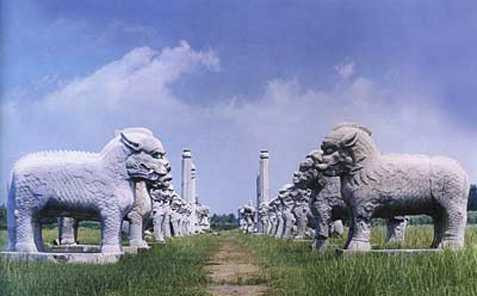 Một thời gian sau khi Chu Nguyên Chương được chôn cất, dân gian bắt đầu lưu truyền các câu chuyện rùng rợn về Minh Hiếu Lăng. Tương truyền, vào ban đêm, một số người nghe thấy tiếng khóc của phụ nữ phát ra từ nơi an nghỉ ngàn thu của vị vua này.