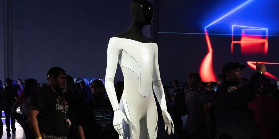 Tuy nhiên, trước khi robot hình người Optimus được Tesla giới thiệu chính thức trong sự kiện 30/9, nhiều chuyên gia hoài nghi những thông tin mà ông Musk đưa ra có thể sẽ khiến công chúng thất vọng.