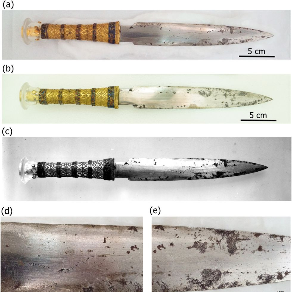 Từ đây, các chuyên gia nhận định con dao găm hiếm gặp này được chế tạo ở ngoài lãnh thổ Ai Cập.
