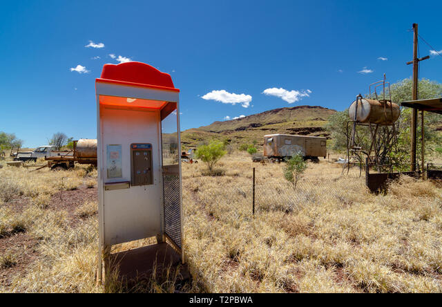 Tuy nhiên, giới chức trách ghi nhận hơn 2.000 người tử vong vì các bệnh liên quan tới amiăng. Theo các chuyên gia, khi con người hít phải amiăng dạng sợi, chúng có thể gây ra các bệnh về phổi, giảm khả năng hít thở. Tồi tệ nhất là có thể gây ung thư và tử vong. Đến năm 1966, các khu mỏ khai thác amiăng lần lượt đóng cửa. Người dân rời khỏi thị trấn khiến Wittenoom trở thành "thị trấn ma".