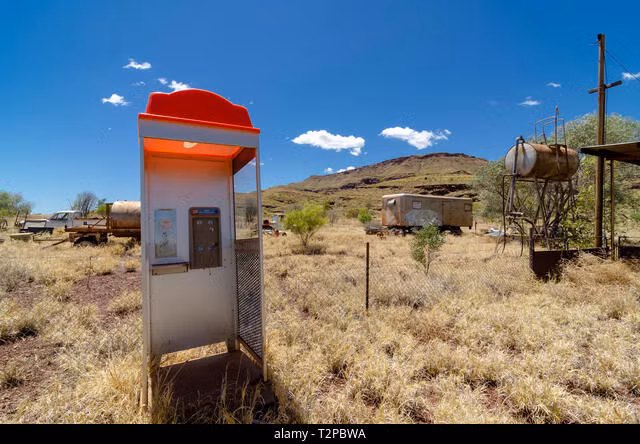 Tuy nhiên, giới chức trách ghi nhận hơn 2.000 người tử vong vì các bệnh liên quan tới amiăng. Theo các chuyên gia, khi con người hít phải amiăng dạng sợi, chúng có thể gây ra các bệnh về phổi, giảm khả năng hít thở. Tồi tệ nhất là có thể gây ung thư và tử vong. Đến năm 1966, các khu mỏ khai thác amiăng lần lượt đóng cửa. Người dân rời khỏi thị trấn khiến Wittenoom trở thành "thị trấn ma".