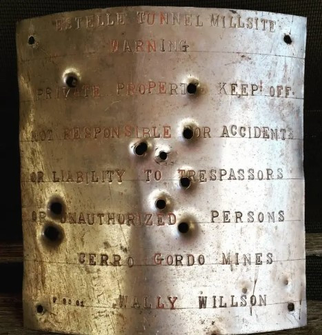 Ngày nay, du khách có thể nhìn thấy những vết máu hay các vết đạn thủng vẫn còn lưu lại tại các ngôi nhà, quán rượu... khi ghé thăm thị trấn Cerro Gordo. Thậm chí, người dân địa phương còn kể rằng một số người đã nhìn thấy "ma" tại địa điểm này.