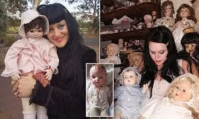 Sau đó, Karina bắt đầu sưu tầm thêm nhiều con búp bê có "tuổi đời" vài chục cho đến vài trăm năm tuổi. Dần dần, cô sở hữu 700 con búp bê. Mọi chuyện kỳ lạ hơn khi cô kể rằng, 100 con búp bê trong số này chứa linh hồn người chết.