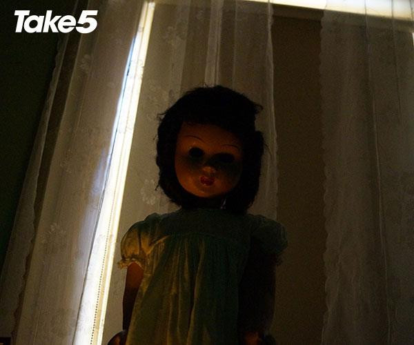 Theo Karina, hầu hết những con búp bê mà cô sưu tầm có "tuổi đời" khá lớn, khoảng vài trăm tuổi. Do đó, cô tin rằng bên trong nhiều con búp bê chứa linh hồn của người chủ ban đầu.