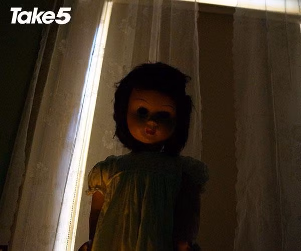 Theo Karina, hầu hết những con búp bê mà cô sưu tầm có "tuổi đời" khá lớn, khoảng vài trăm tuổi. Do đó, cô tin rằng bên trong nhiều con búp bê chứa linh hồn của người chủ ban đầu.