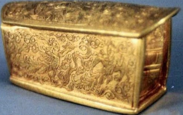 Do đó, các chuyên gia quyết định giữ nguyên hiện trạng cỗ quan tài. Họ hy vọng trong tương lai sẽ có nhiều công nghệ, kỹ thuật tiên tiến giúp giới nghiên cứu mở nắp quan tài mà không hàm hư hại bất cứ hiện vật nào bên trong. Đồng thời cũng giúp cỗ quan tài vẹn nguyên.