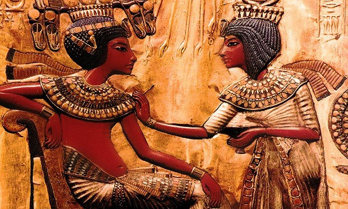 Liên quan đến cuộc đời pharaoh Tutankhamun, giới học giả dành nhiều thời gian nghiên cứu, tìm hiểu về người vợ của ông là Nữ hoàng Ankhesenamun. Bà được cho là người vợ duy nhất của nhà vua nổi tiếng Ai Cập cổ đại này.