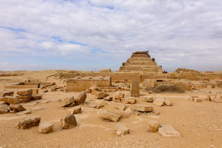 Điều đáng buồn là ngôi mộ của Ptah-im-wear từng bị kẻ trộm đào xới, đánh cắp toàn bộ đồ tùy táng, thậm chí là cả xác ướp.