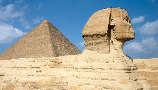 Các chuyên gia cũng tìm thấy các tài liệu ghi chéo về một bến cảng cổ đại gần Biển Đỏ. Bến cảng này là nơi người Ai Cập chất những khối đá xây kim tự tháp lên thuyền. Sau đó, các con thuyền chở đầy đá sẽ đi theo nhánh sông tới khu vực Giza. Đây là một trong các bằng chứng cho thấy người Ai Cập vận chuyển các khối đá dọc theo nhánh sông Nile này.