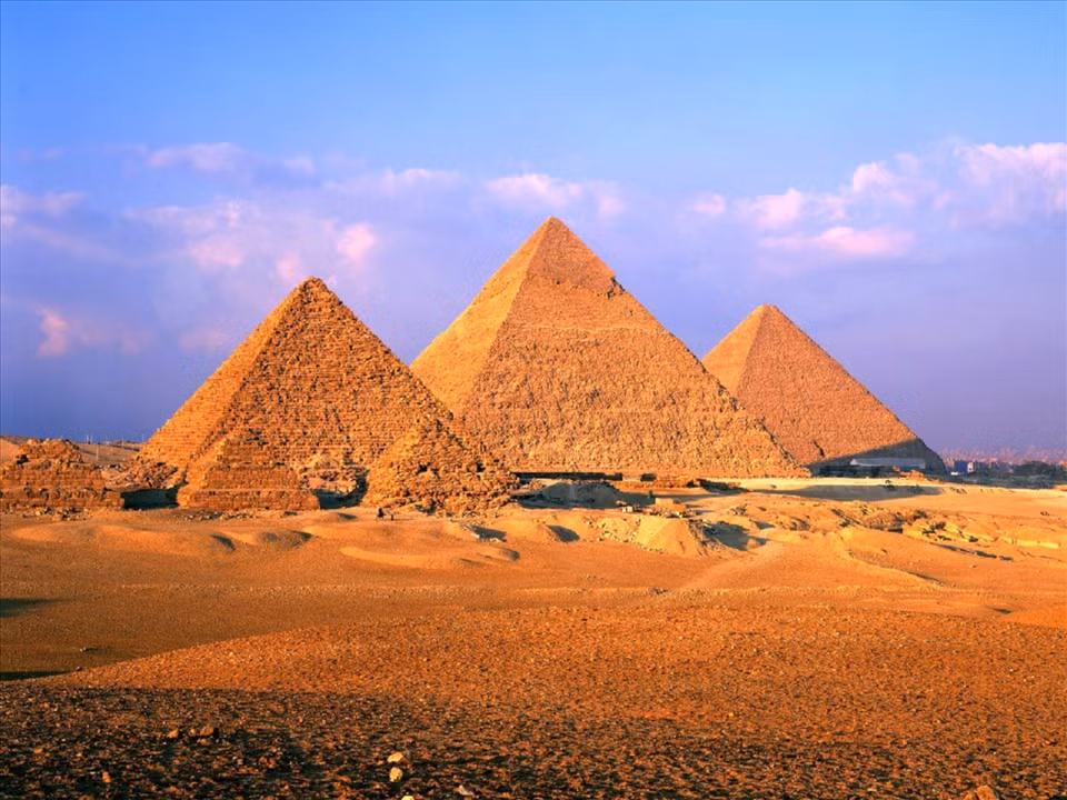 Tuy nhiên, sau triều đại của pharaoh Tutankhamun (khoảng năm 1349 trước Công Nguyên -1338 trước Công Nguyên), nhánh sông này dần cạn hết nước trước khi biến mất và từ từ trở thành khu vực khô cằn như ngày nay.