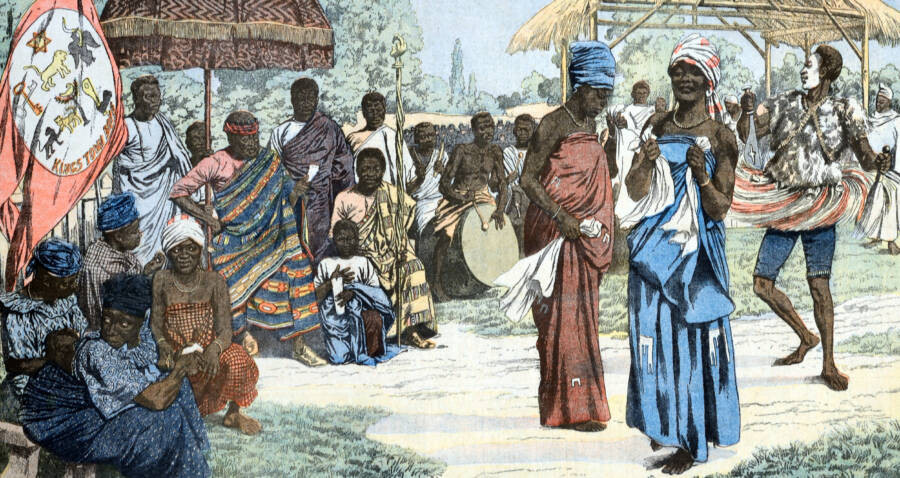 Về sau, lực lượng Anh với quân số và vũ khí áp đảo đã đánh bại lực lượng của bà Asantewa. Theo đó, bà và nhiều tướng sĩ bị quân Anh bắt giữ và đưa đi lưu đày ở Seychelles.