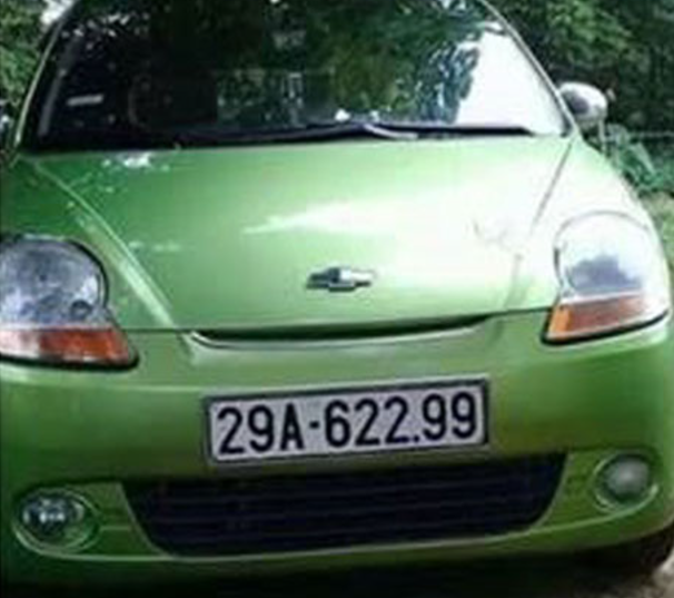 Ngày hôm sau, anh N. không về, điện thoại cũng không liên lạc được, ban đầu gia đình chỉ nghĩ anh đưa khách đi tỉnh xa, điện thoại hết pin. Tuy nhiên, đến ngày 6/9, anh N. vẫn không thể liên lạc được, lại thấy người quen báo tin nhìn thấy chiếc xe của anh chạy ở huyện Cao Phong, huyện Tân Lạc (tỉnh Hòa Bình) nhưng không phải do anh N. lái, thì gia đình bắt đầu thực sự lo lắng và làm đơn trình báo Công an. (Chiếc xe của vụ án)