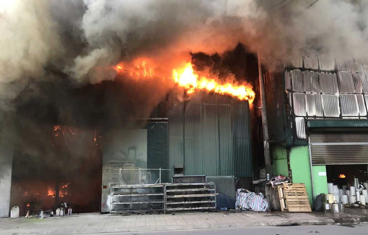 Kịp thời khống chế liên tiếp 2 vụ cháy ở Hà Nội Kip thoi khong che lien tiep 2 vu chay o Ha Noi