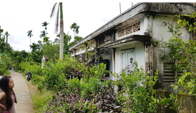 Theo hồ sơ vụ án, ngày 15/9/2018, người dân ở ấp Trường Lộc, xã An Mỹ, huyện Kế Sách, tỉnh Sóc Trăng phát hiện bà T.T.M.L (47 tuổi) bị chết trong thùng nước. Cơ quan công an vào cuộc điều tra, nhưng manh mối vụ án khá mong manh bởi bà T.T.M.L sống khép kín, ít giao tiếp với người xung quanh. (Căn nhà nơi xảy ra vụ án)